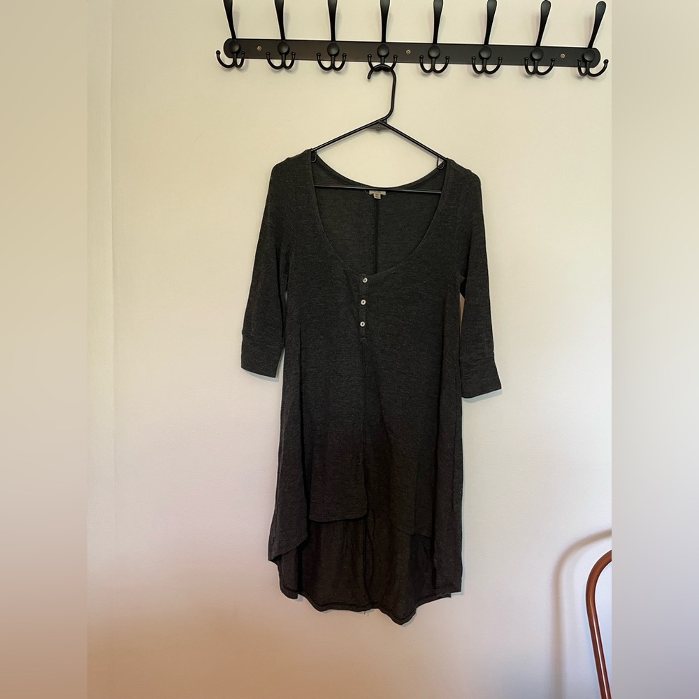 3/4 Sleeve High/Low Scoop Neck Top
